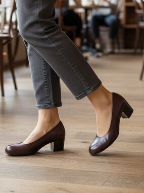 Ecco Leather Burgundy Block Heel Pumps Comfort Round Toe Shoe Sz 9